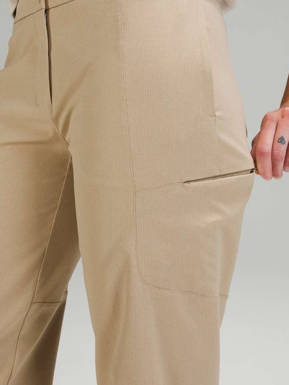Lululemon Ventlight Cargo Crop Pants Trench Size 10 NWOT - Picture 2 of 5